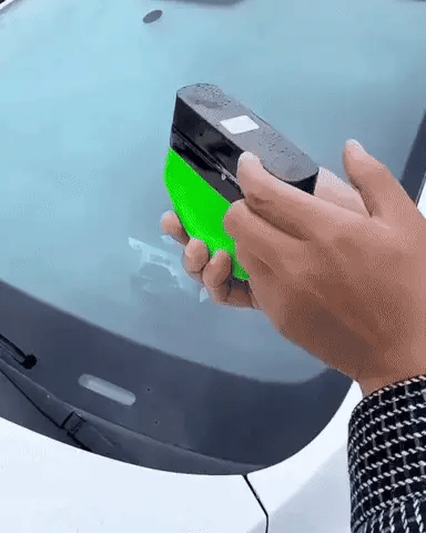 Universal Glass Cleaner – Streak-Free Shine for Mirrors & Car Glass